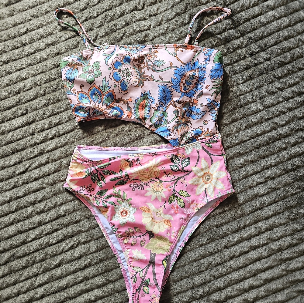 Bathing suit - Picture 2 of 2